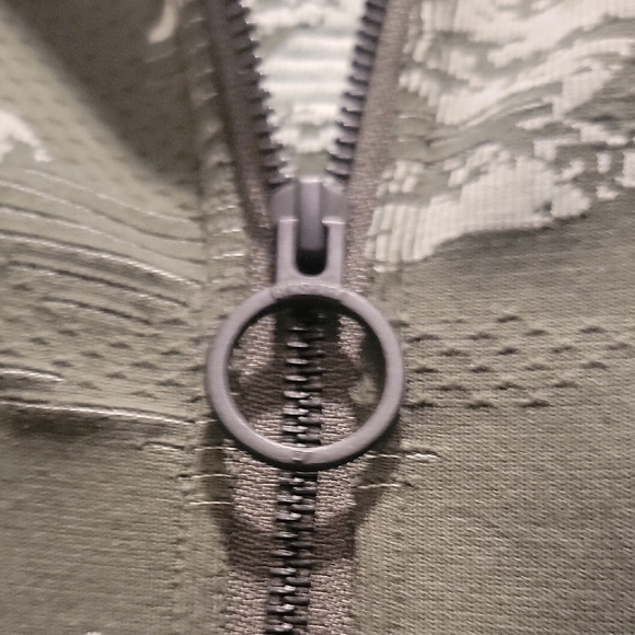 Gymshark Adapt Camo Olive Camouflage BoJacket - Picture 7 of 8